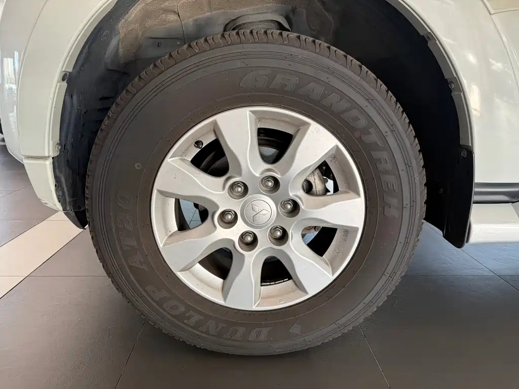 Mitsubishi Pajero (Import) — миниатюра 19