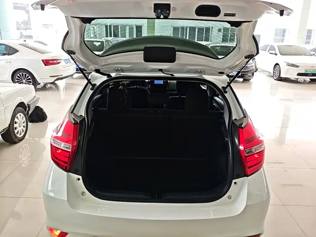Toyota Yaris L — миниатюра 19