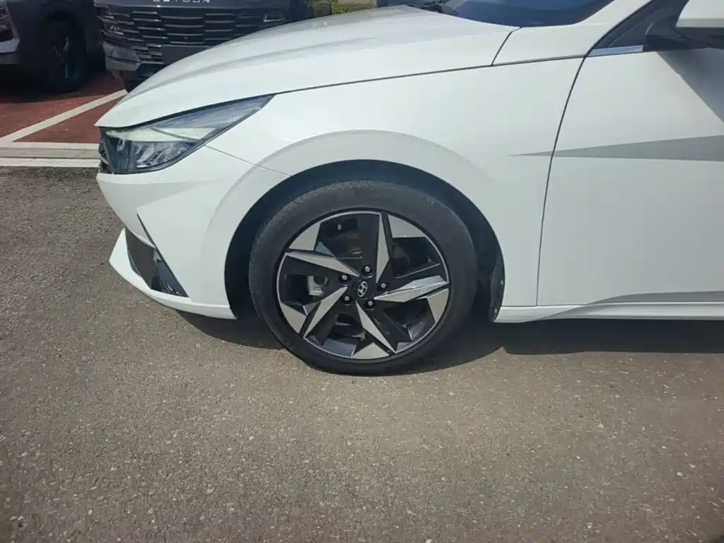 Hyundai Elantra — миниатюра 23