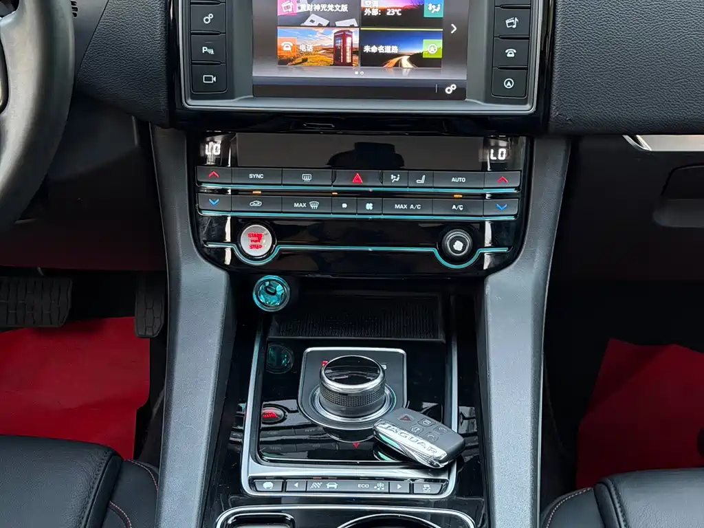 Jaguar F-PACE — миниатюра 10