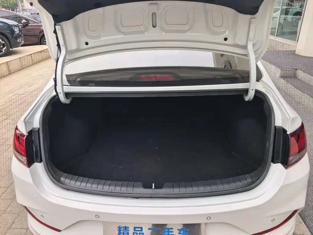 Hyundai Elantra - фото 23