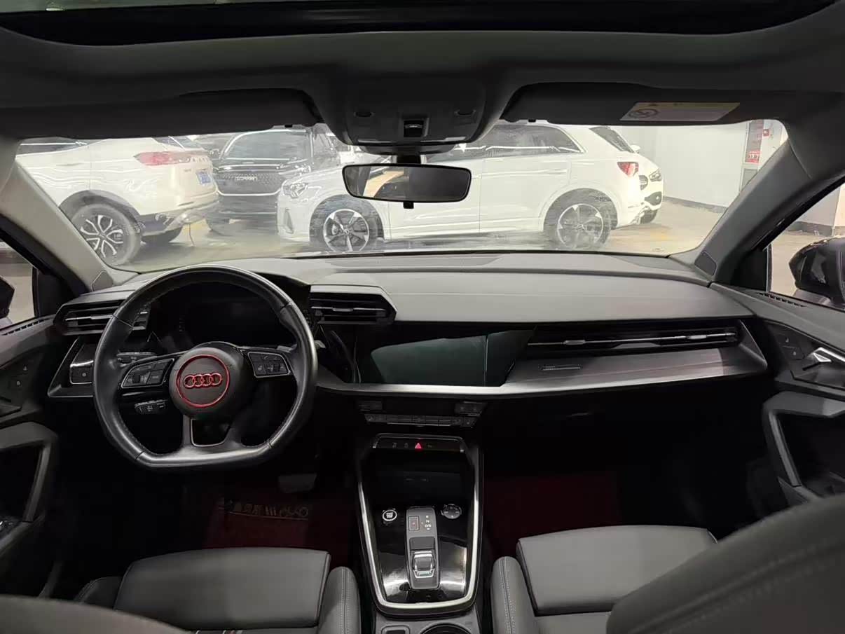 Audi A3 1.4 л 2023 г. Серебристо-серый, пробег 39000 км