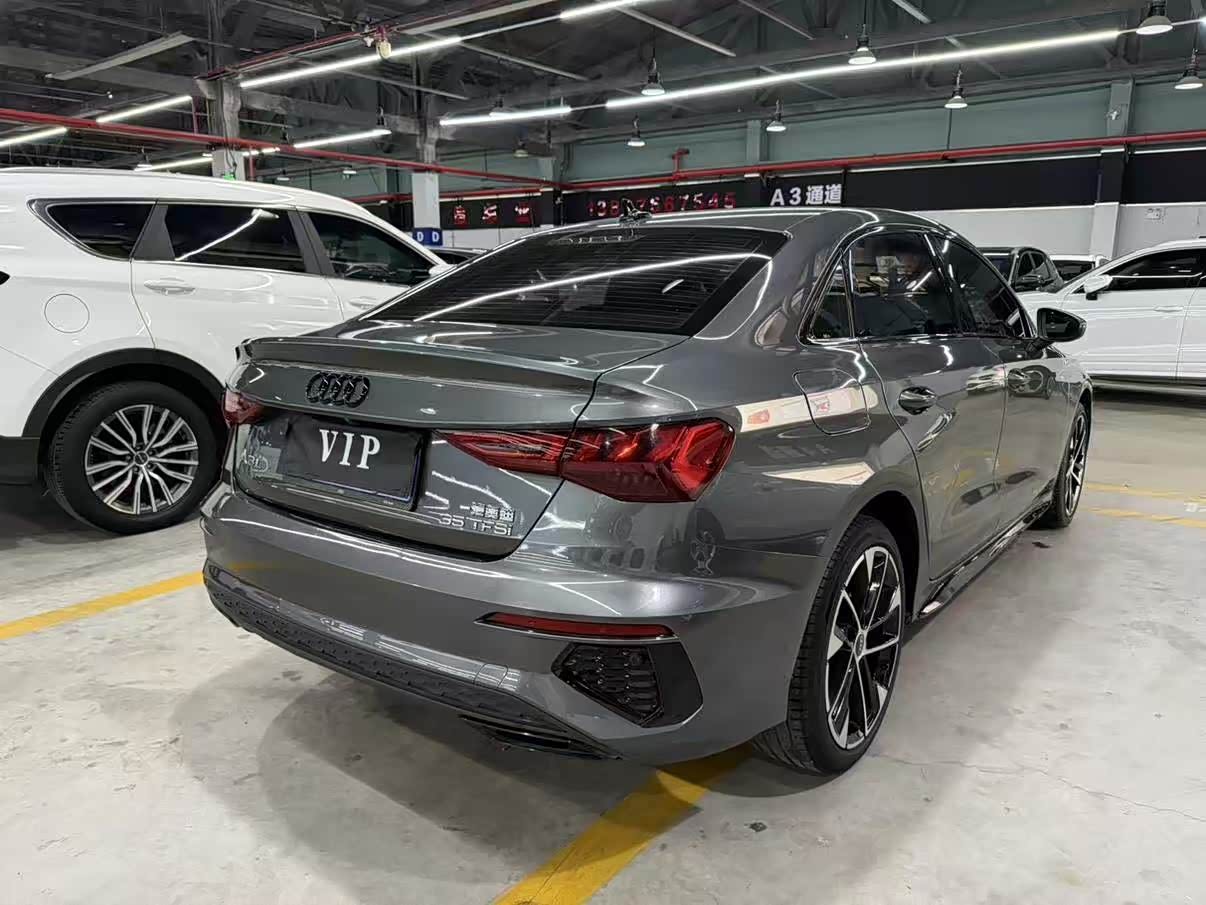 Audi A3 1.4 л 2023 г. Серебристо-серый, пробег 39000 км