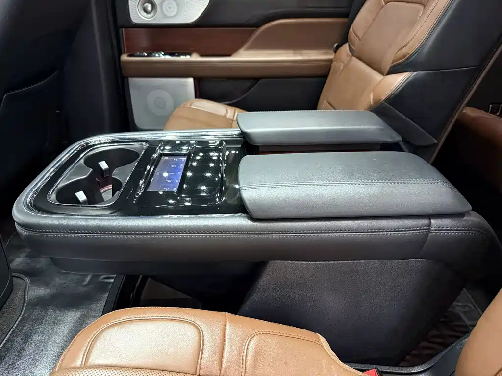 Lincoln Navigator — миниатюра 8
