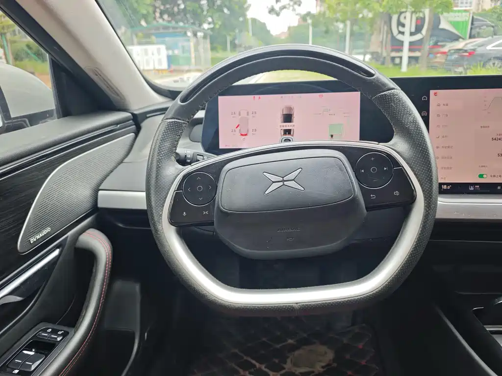 XPeng P7 — миниатюра 11