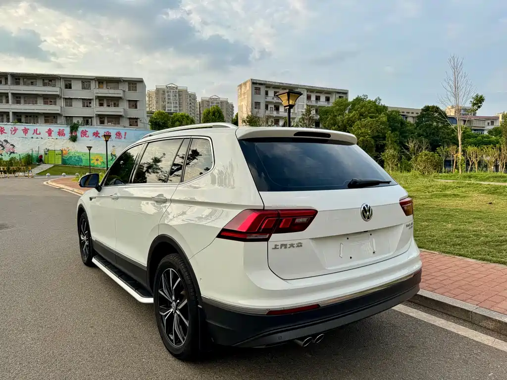 Volkswagen Tiguan L — миниатюра 16