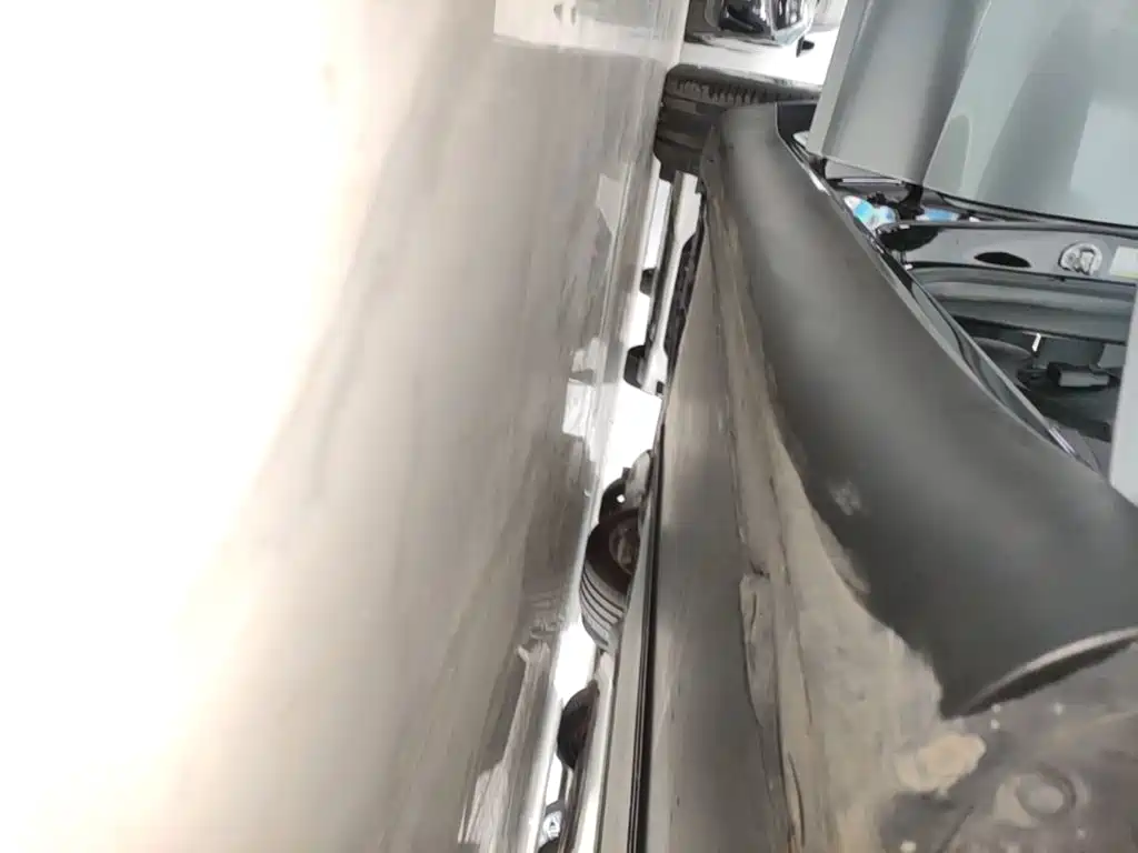 Tesla Model Y — миниатюра 21