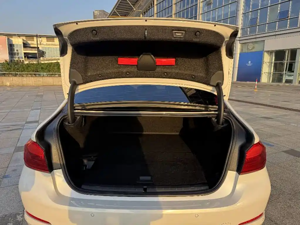 BMW 5 Series New Energy — миниатюра 15
