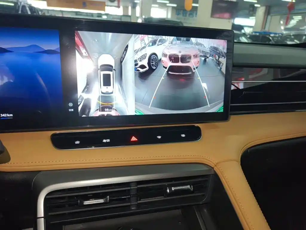 Roewe RX5 New Energy — миниатюра 13