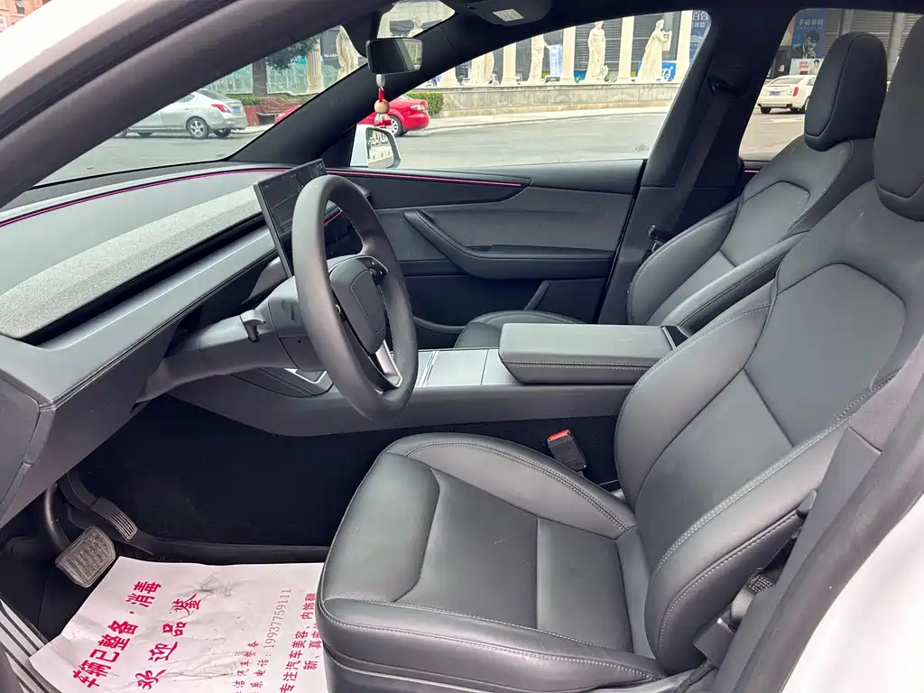 Tesla Model Y — миниатюра 5