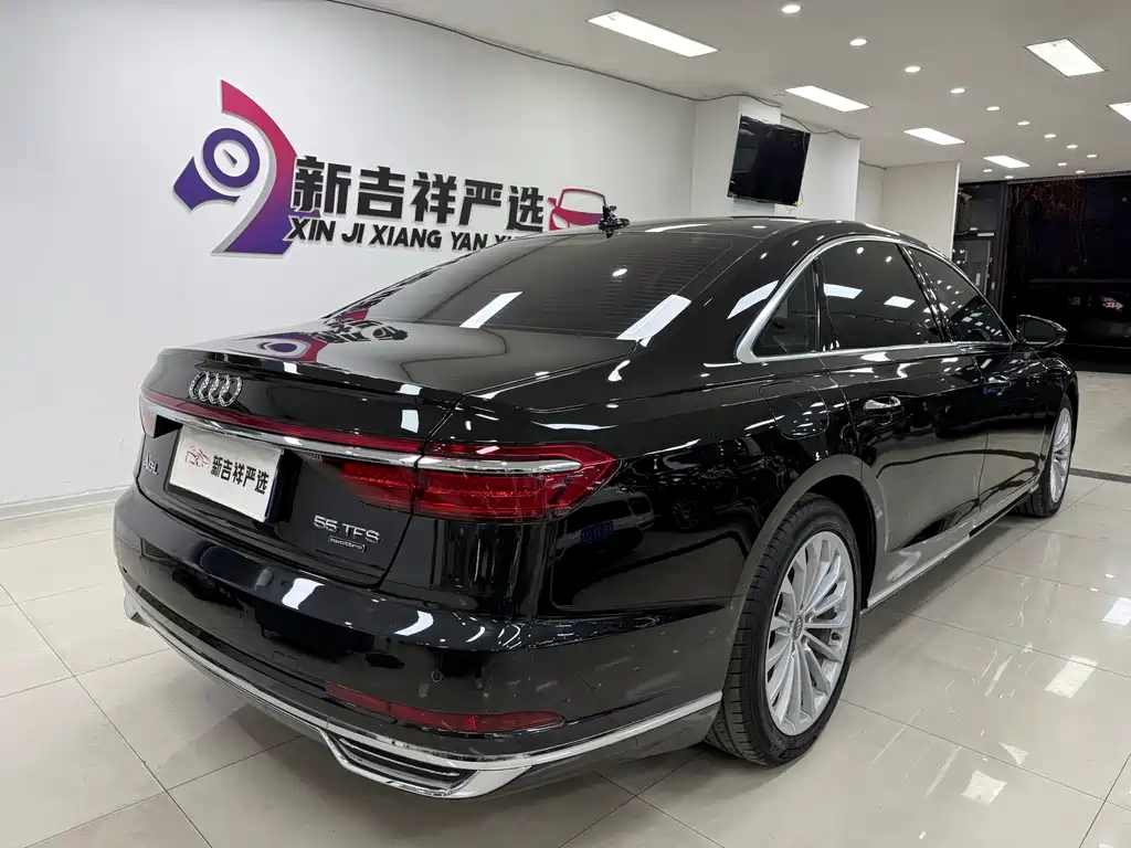 AUDI A8
