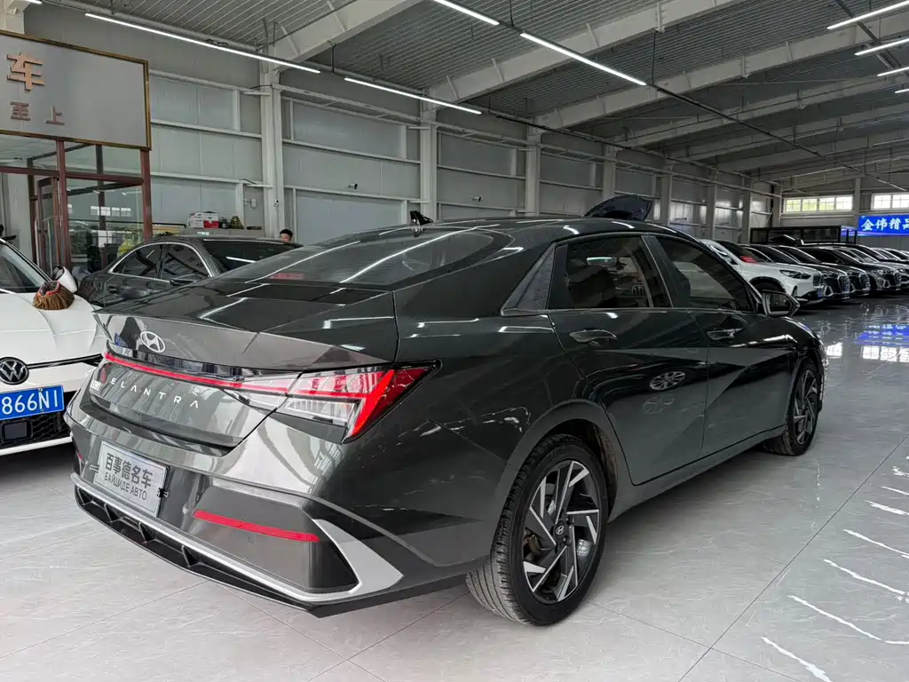 Hyundai Elantra — миниатюра 9