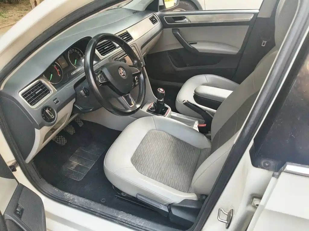 Skoda Rapid — миниатюра 11