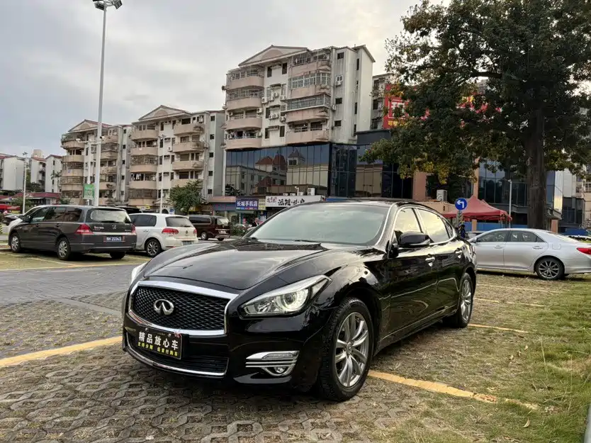 Infiniti Q70 — миниатюра 3