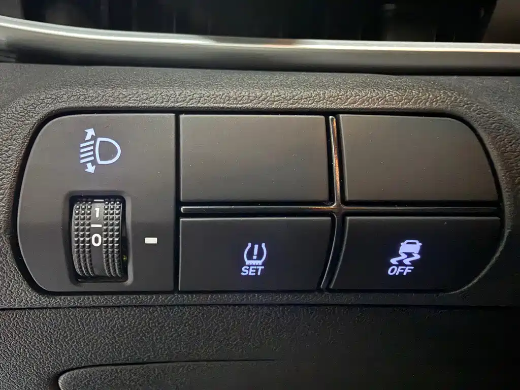 Hyundai Elantra — миниатюра 18