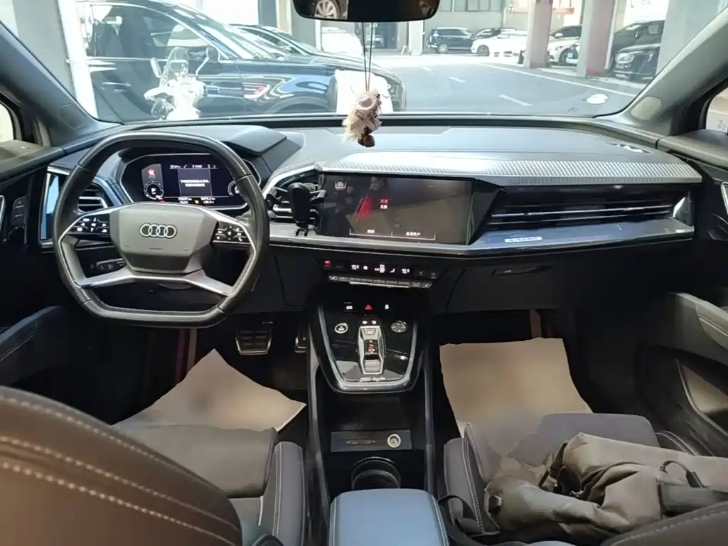 Audi Q4 e-tron — миниатюра 14