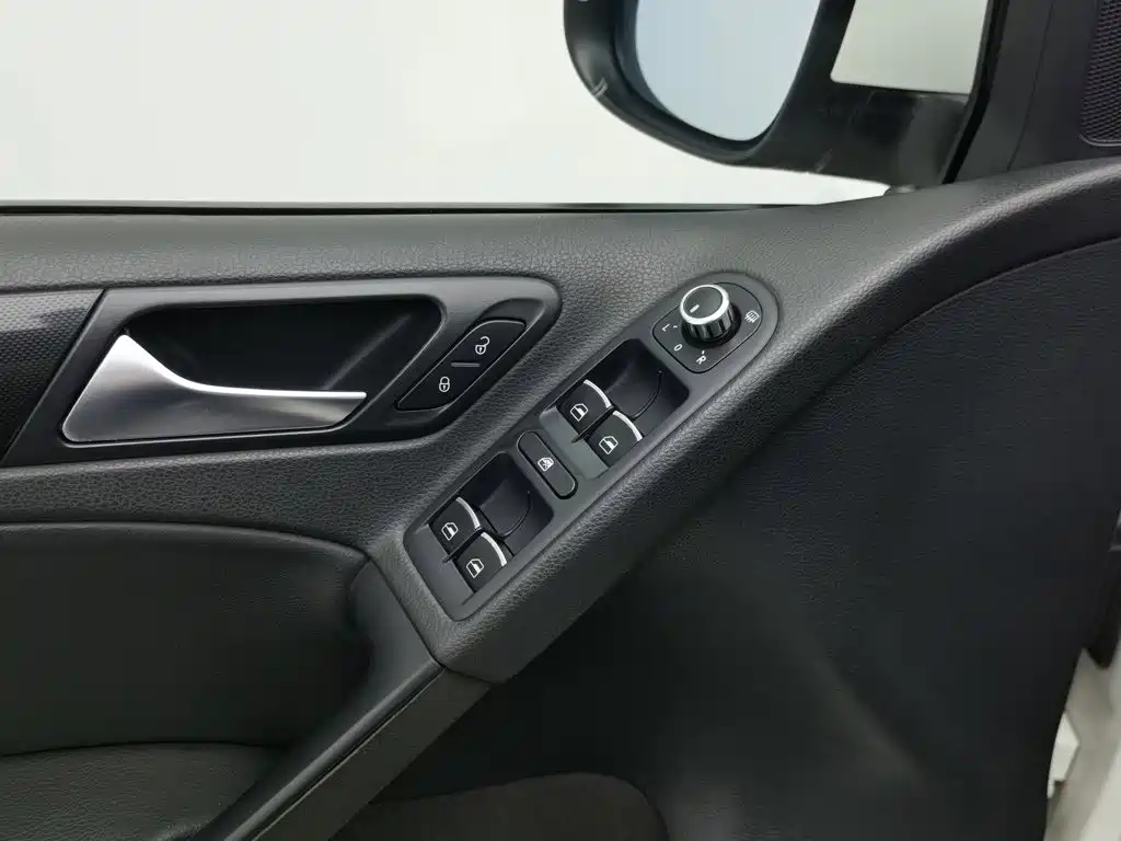 Volkswagen Golf — миниатюра 9