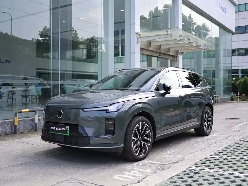 Заказать Volvo 沃尔沃XC70插电式混动 2026 года за 4 845 827 ₽  из Китая