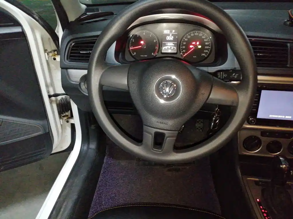 Volkswagen Lavida — миниатюра 6