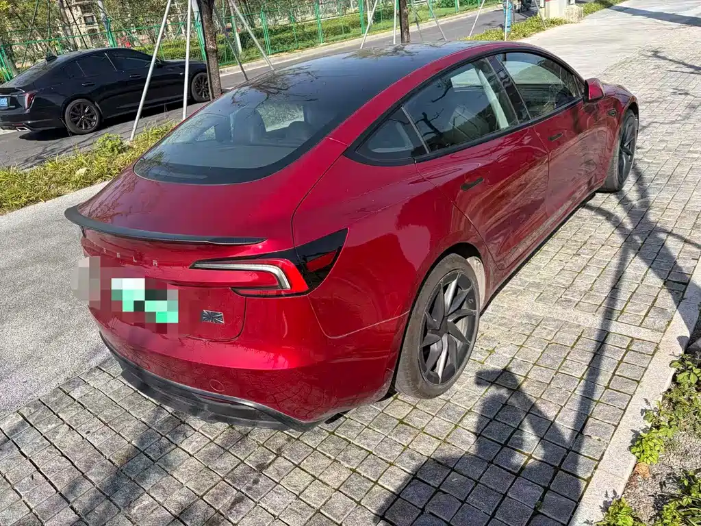Tesla Model 3 — миниатюра 6