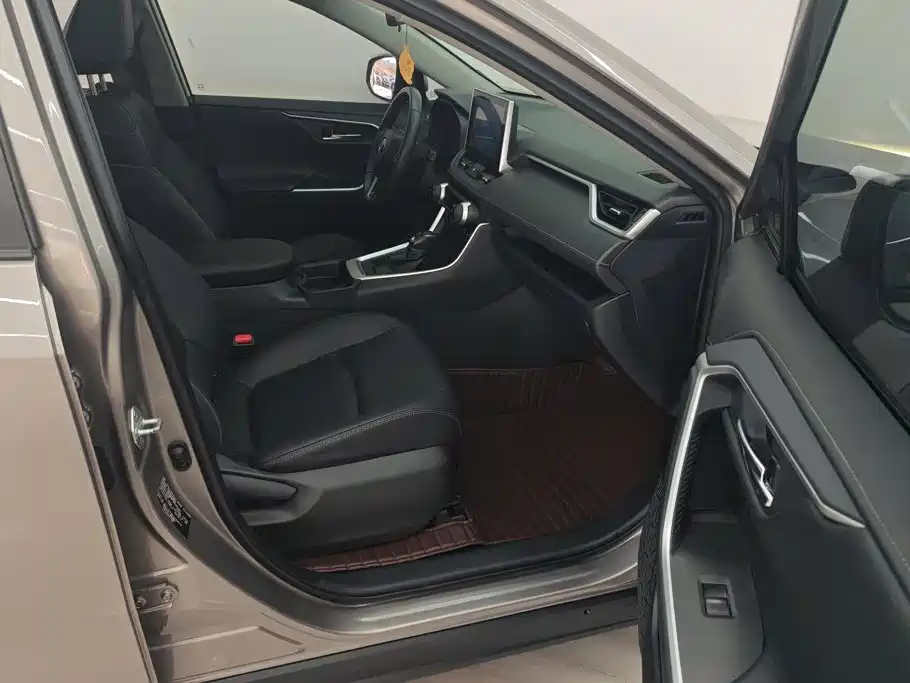 Toyota RAV4 — миниатюра 8