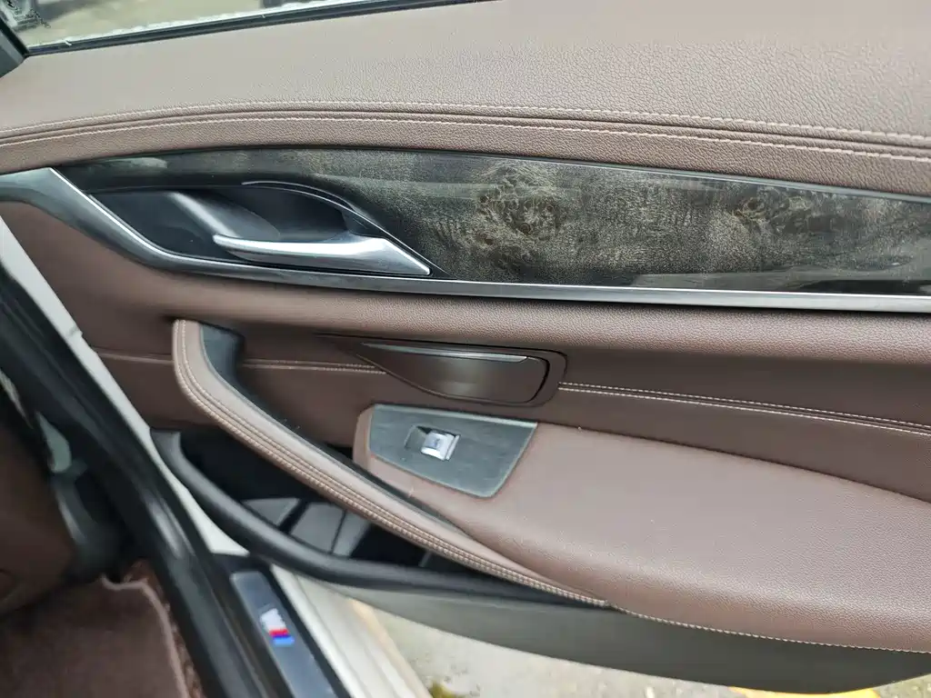 BMW 5 Series — миниатюра 8
