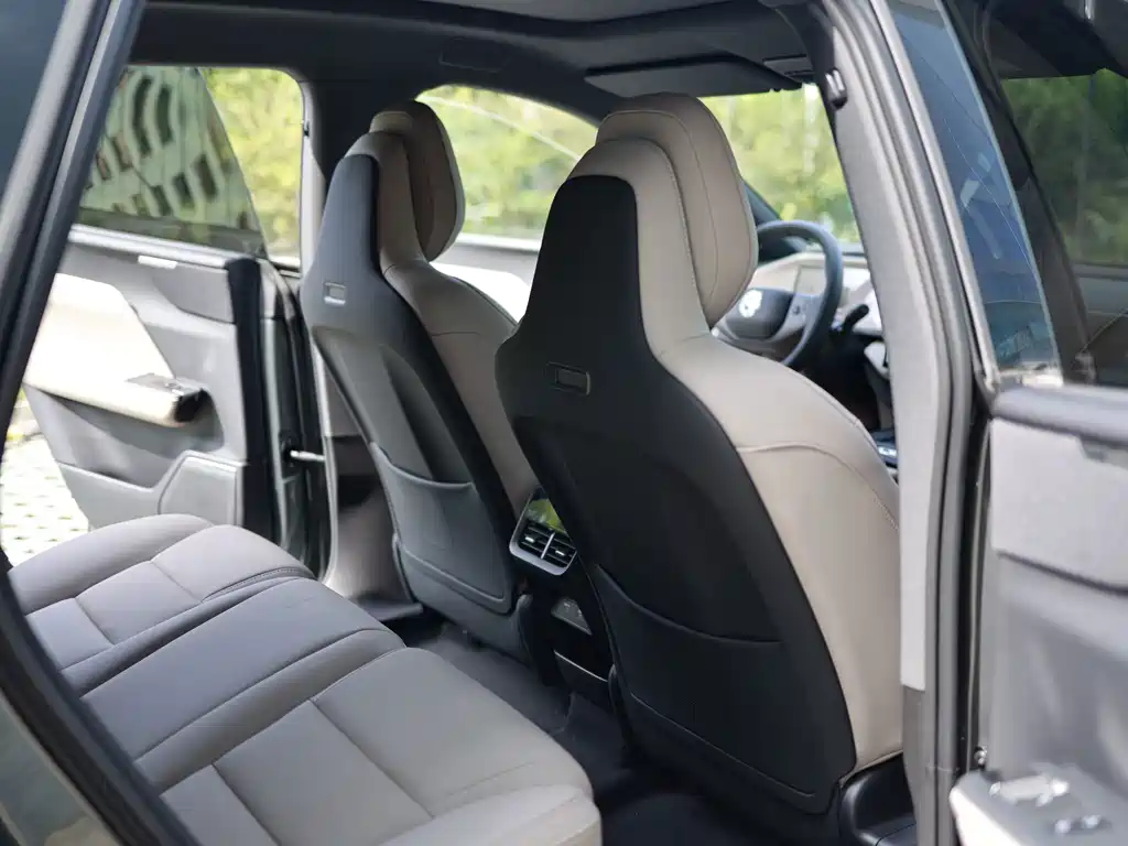 Заказать Volvo 沃尔沃XC70插电式混动 2026 года за 4 845 827 ₽  из Китая
