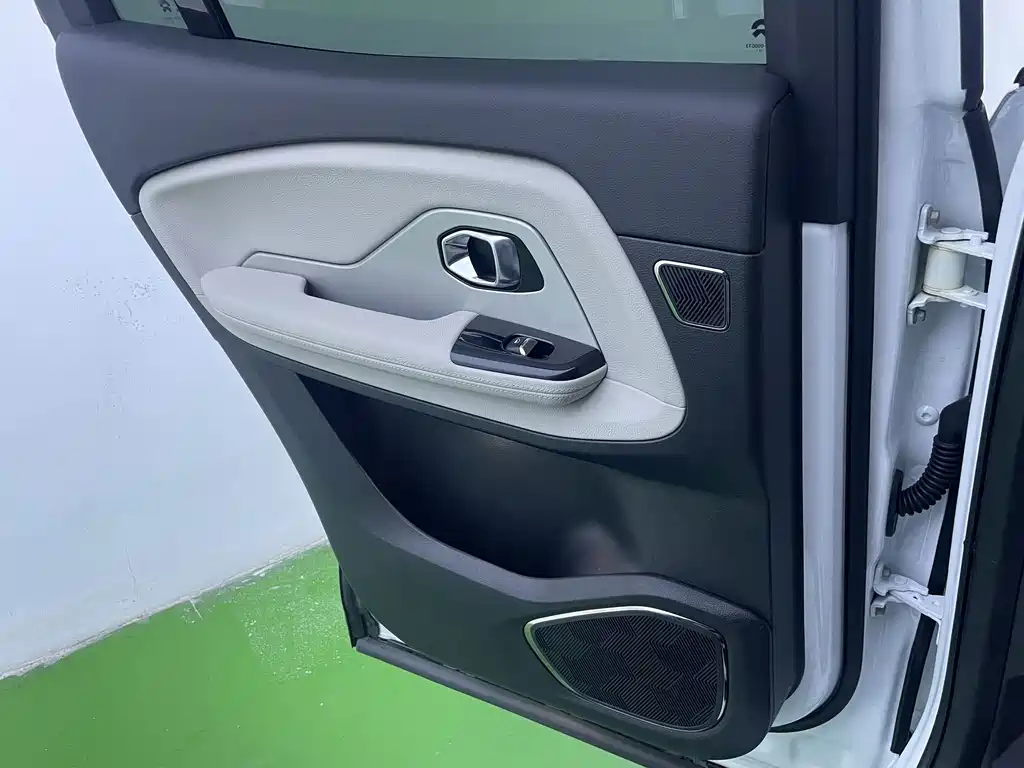 NIO ES8 — миниатюра 9