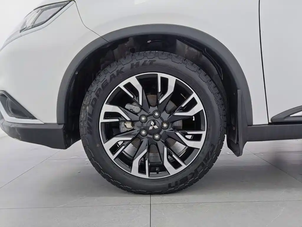 Mitsubishi Outlander — миниатюра 17
