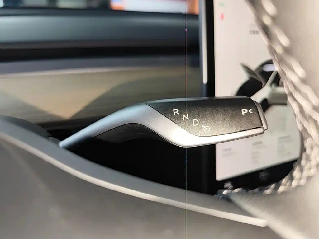 Tesla Model Y — миниатюра 14