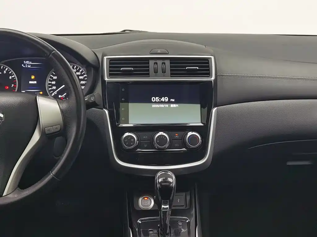 Nissan Tiida — миниатюра 12