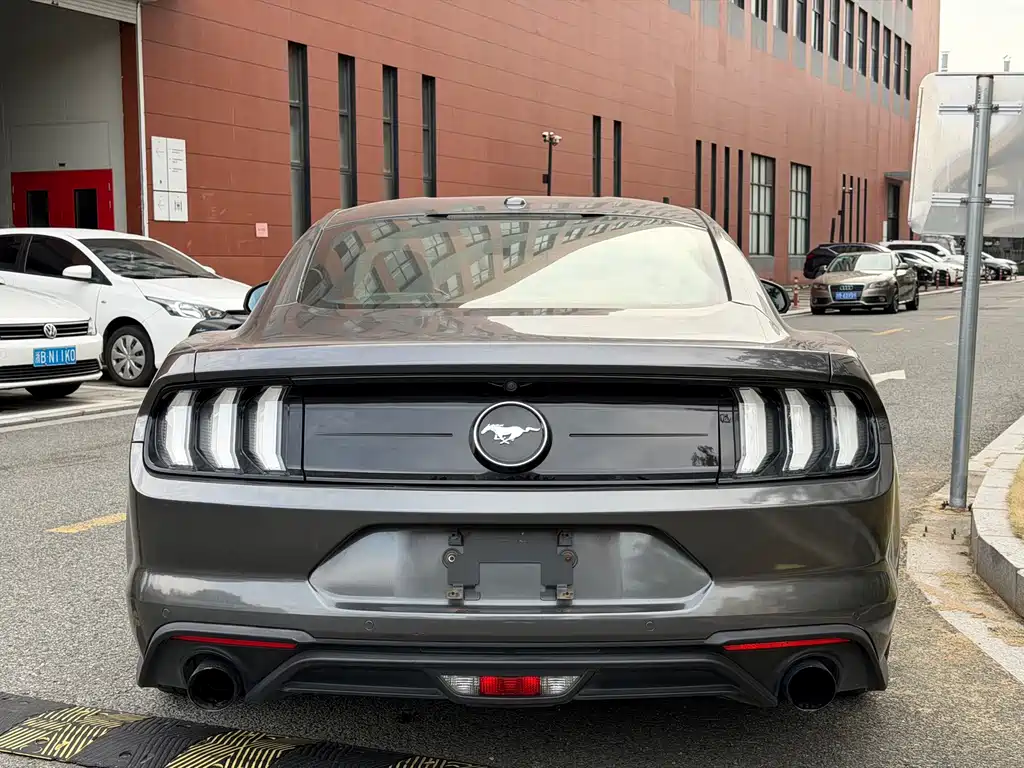 Ford Mustang — миниатюра 14