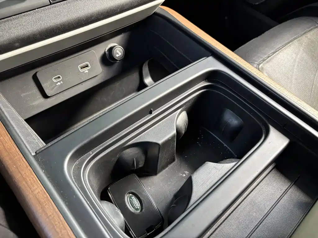Land Rover Defender — миниатюра 6