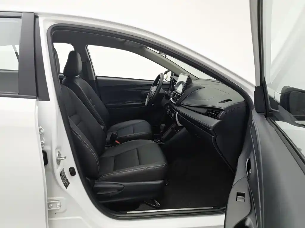 Toyota Yaris L — миниатюра 23