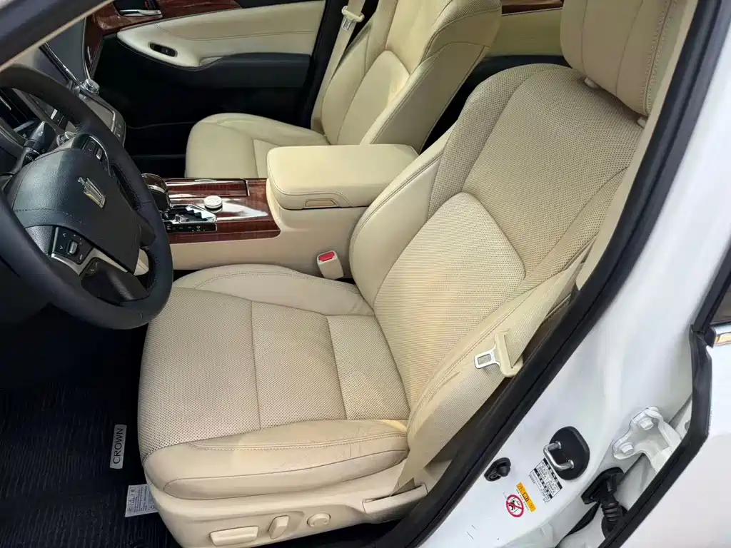 Toyota Crown — миниатюра 9