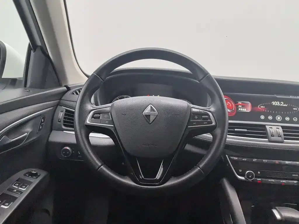 Borgward BX7 — миниатюра 11