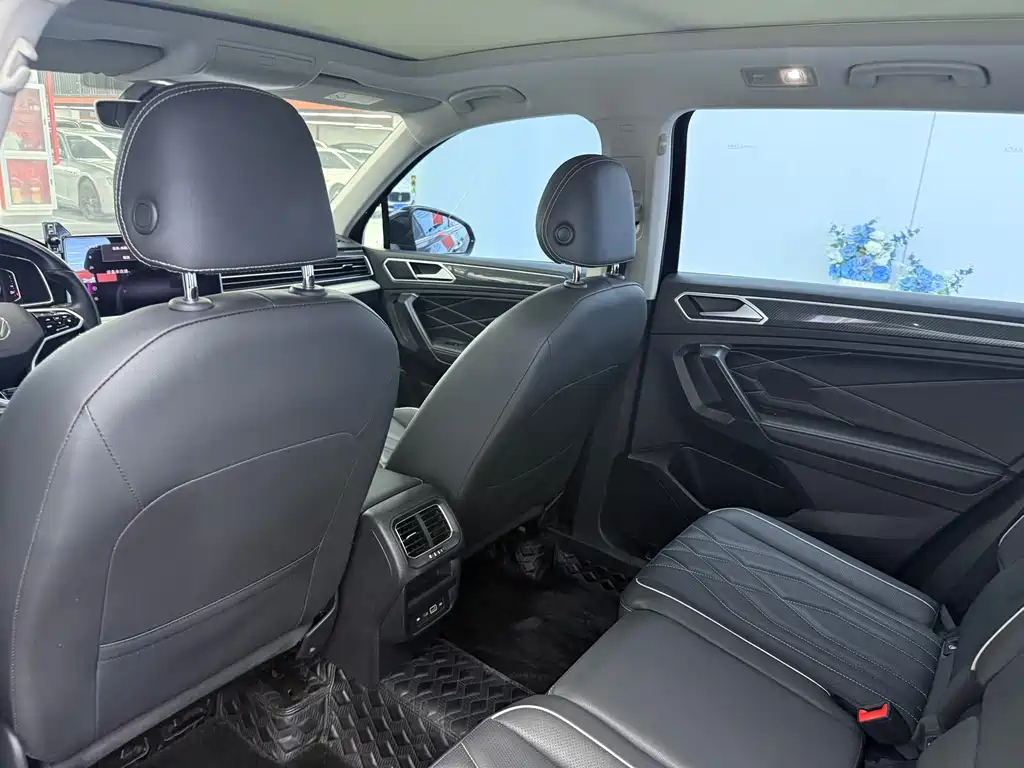 Volkswagen Tiguan L — миниатюра 12