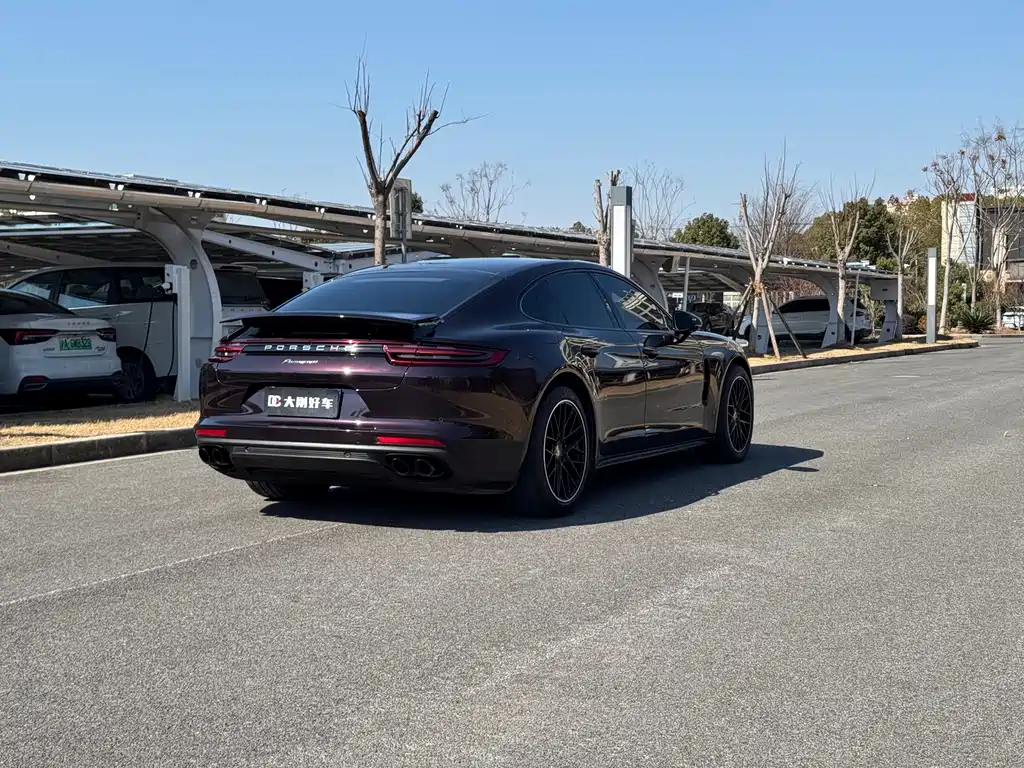 PORSCHE PANAMERA