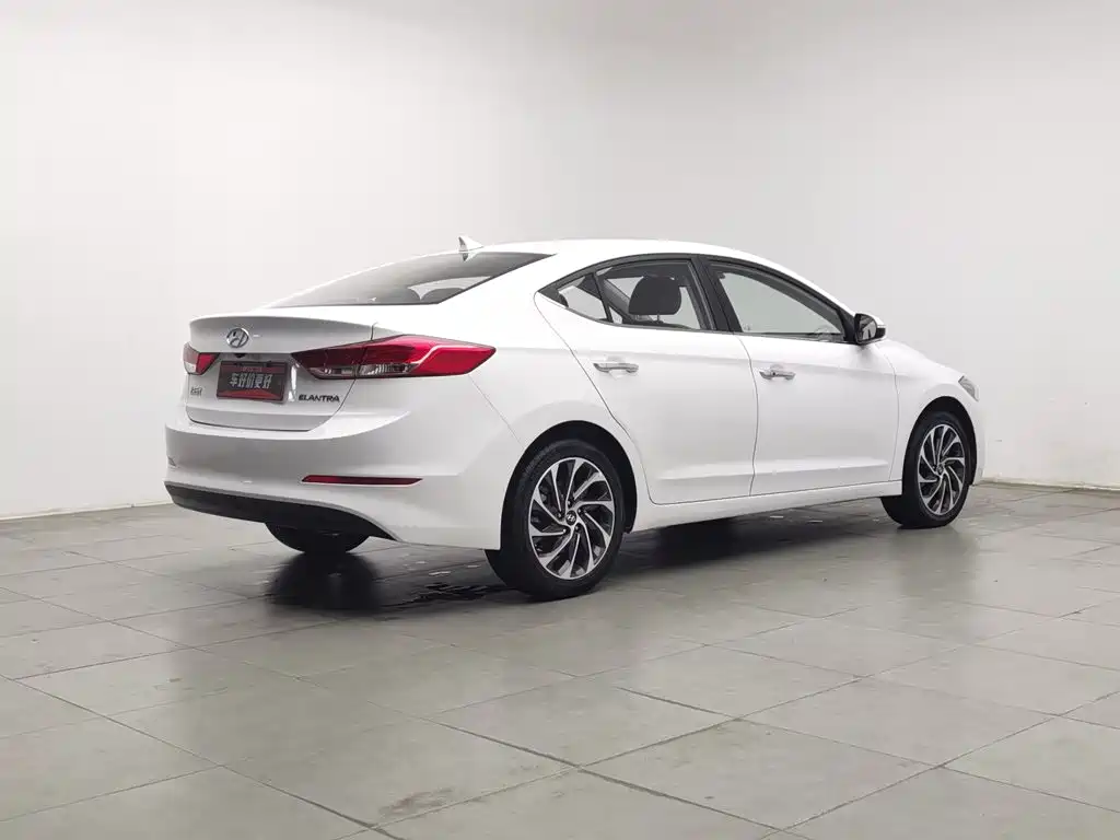Hyundai Elantra — миниатюра 2