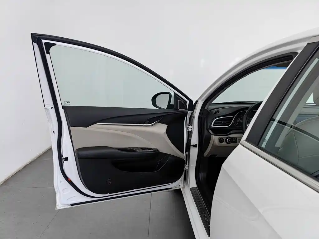 Buick Excelle — миниатюра 8