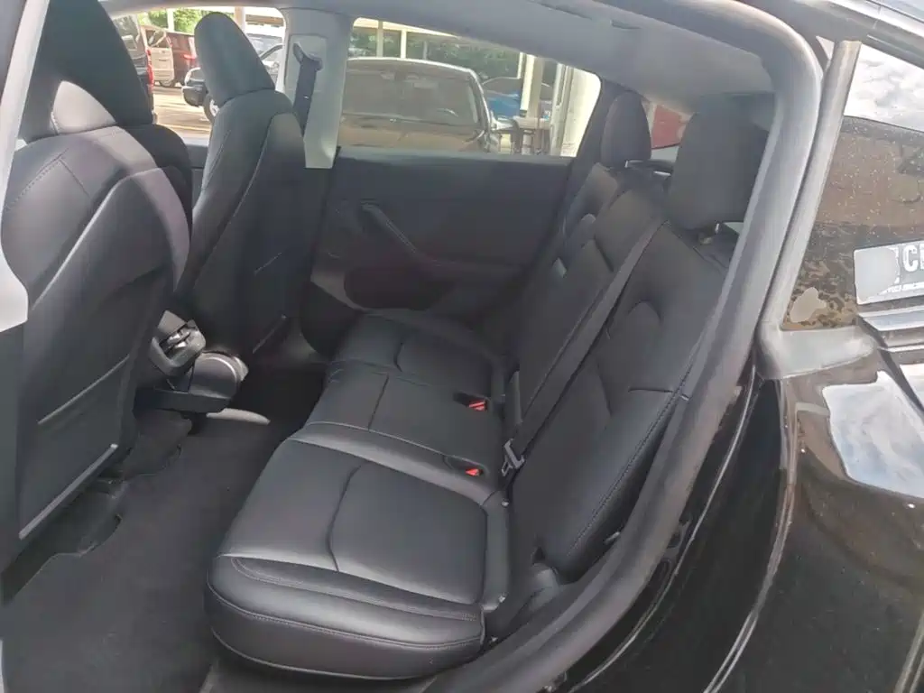 Tesla Model Y — миниатюра 17