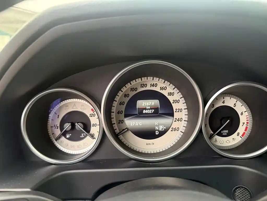 Mercedes-Benz E-Class — миниатюра 5