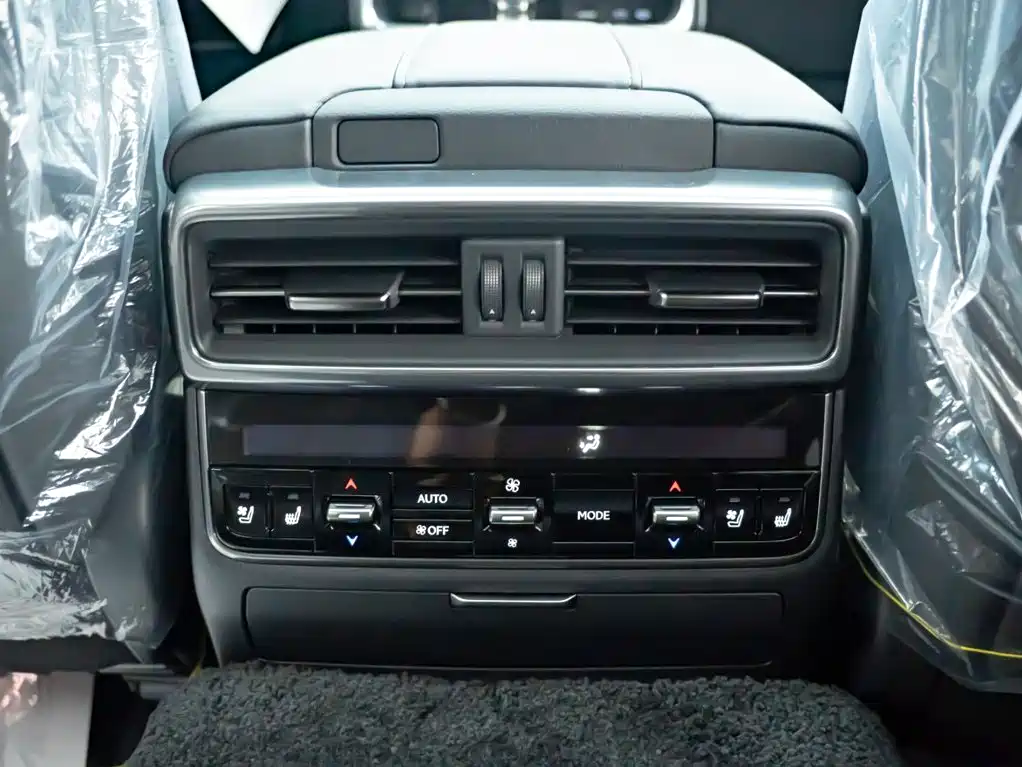 Lexus LX — миниатюра 12