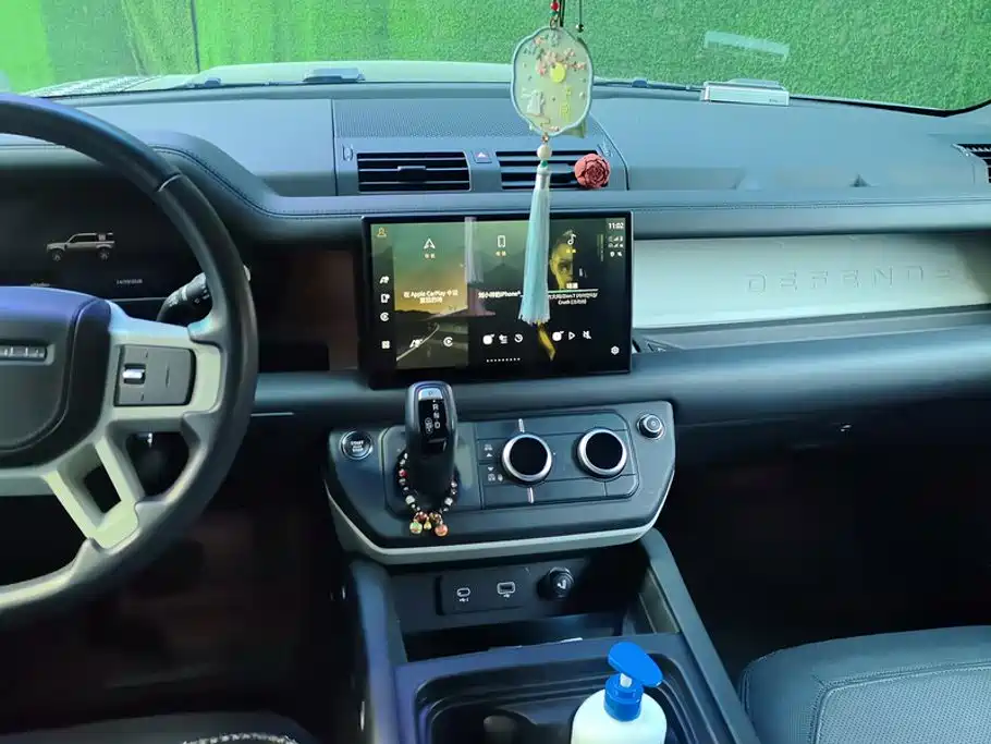 Land Rover Defender — миниатюра 13
