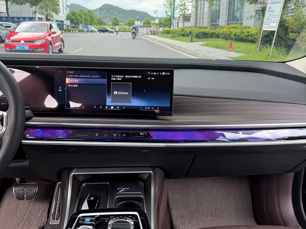 BMW i7 — миниатюра 20
