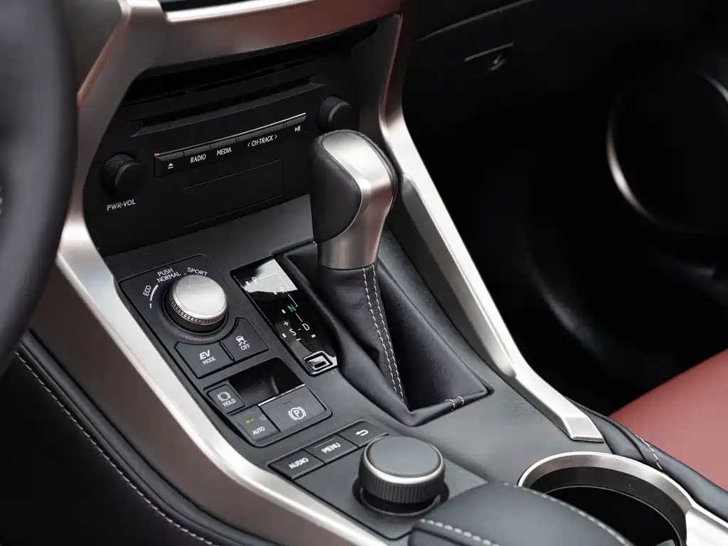 Lexus NX — миниатюра 15