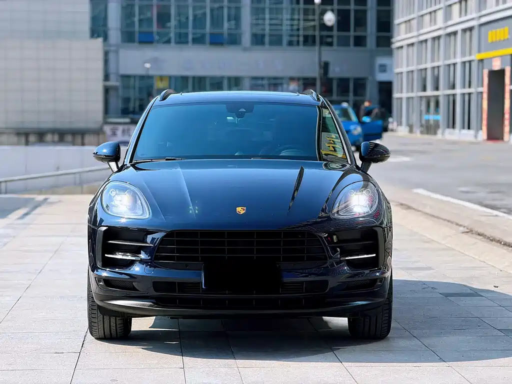 PORSCHE MACAN