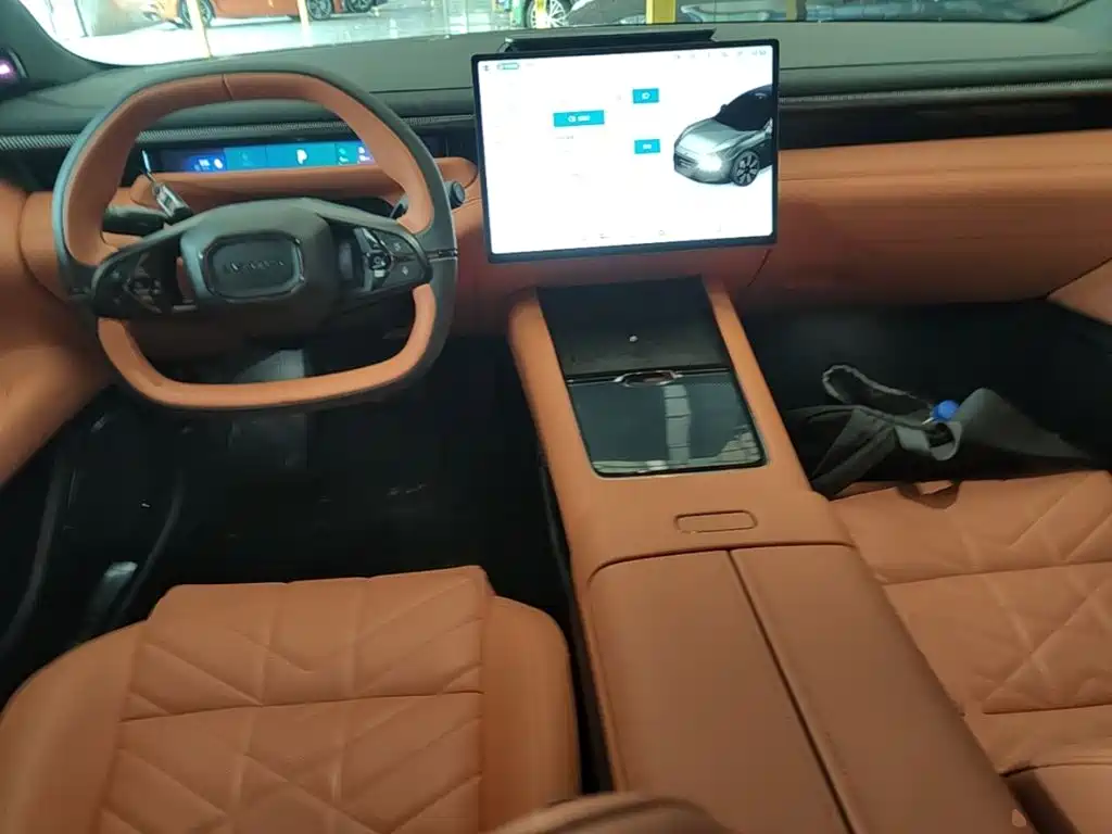 Lynk & Co 10 — миниатюра 10
