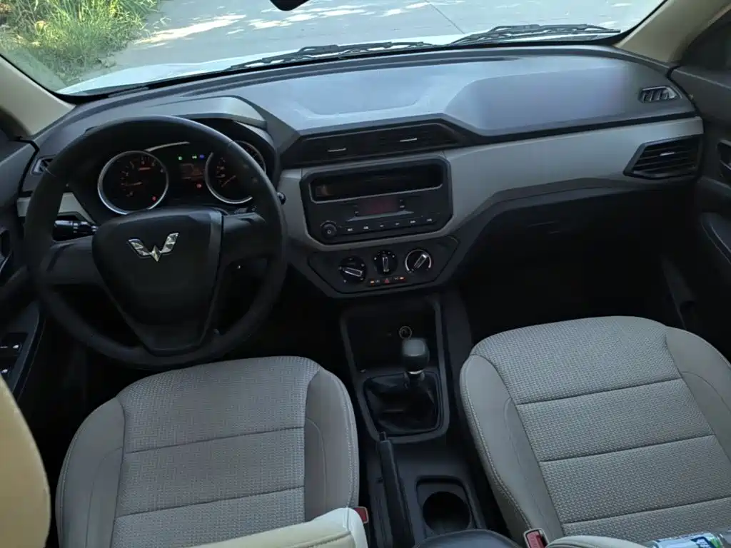 Wuling Hongguang — миниатюра 10