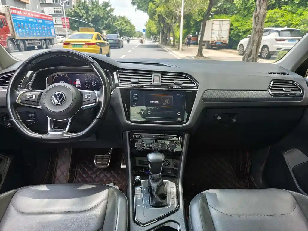 Volkswagen Tiguan L — миниатюра 11